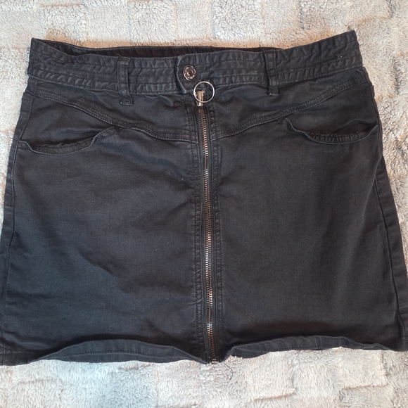 Forever 21 Dresses & Skirts - VTG Forever 21 Charcoal Denim Skirt O Zip Front Mini Skirt Casual Y2K Size 28